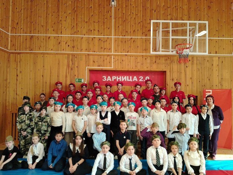 Военно-патриотическая игра "Зарница" в среднем звене.